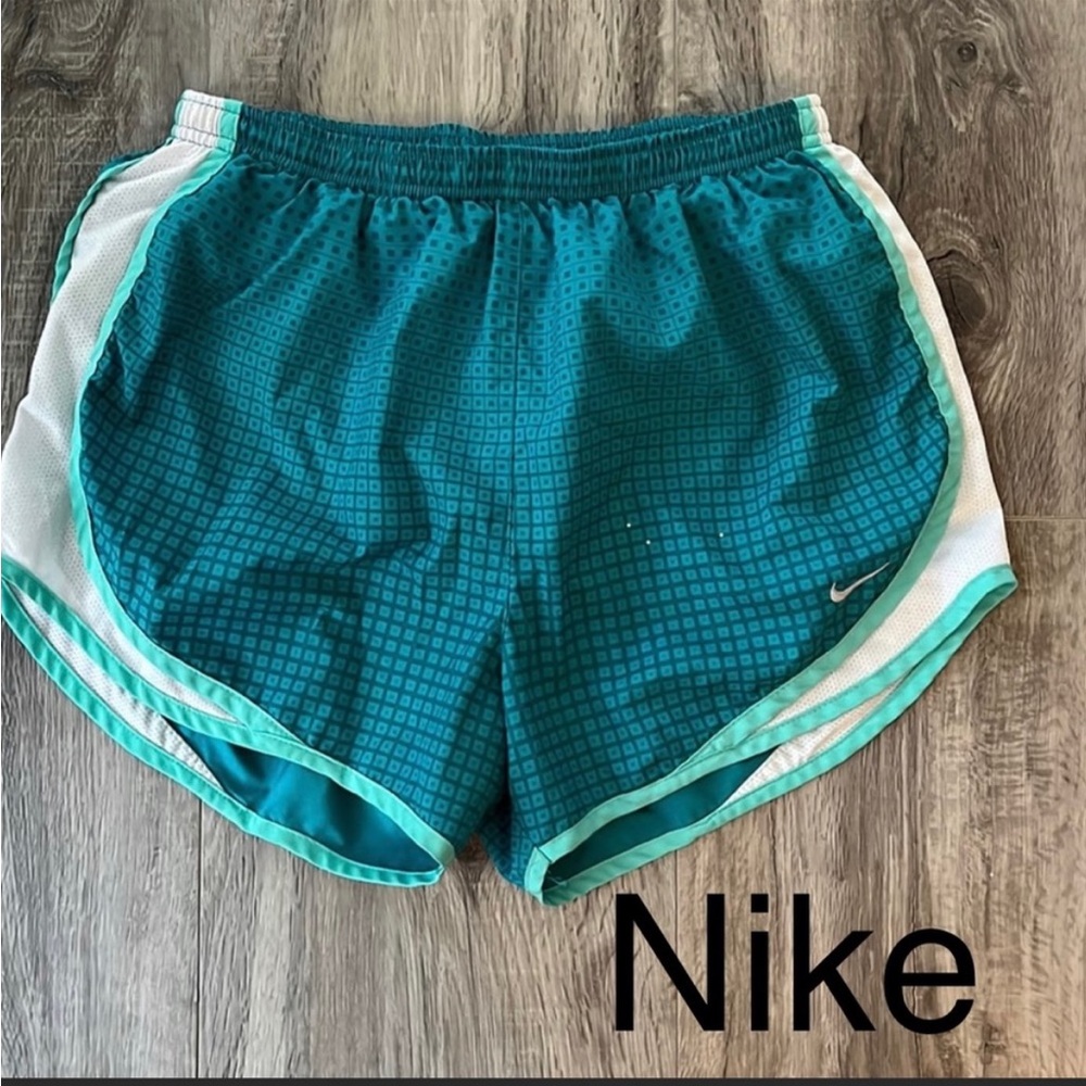 Nike Dri-Fit med turquoise and white